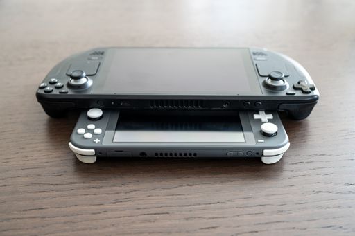 Switch Lite vs Steam Deck, front view